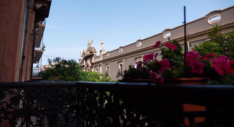 B&B Antico Corso คาตาเนีย ภายนอก รูปภาพ